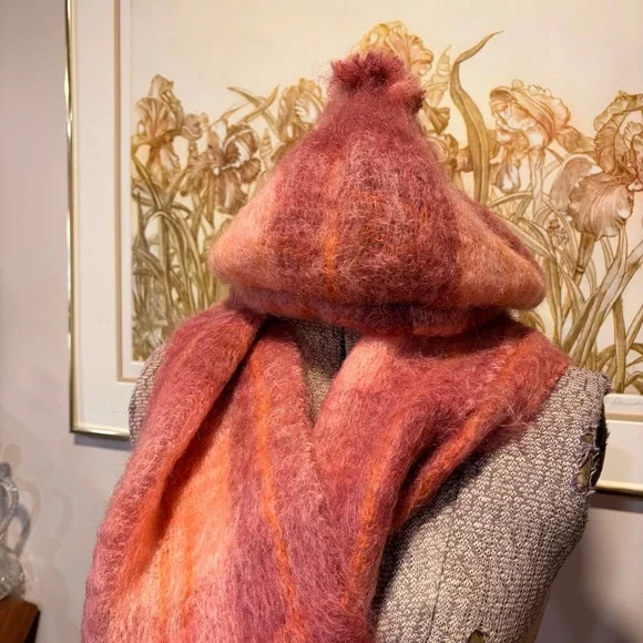 Vintage Handmade Creebridge Scottish Mohair/Wool Blend pink scarf and hat combo - Picture 4 of 7
